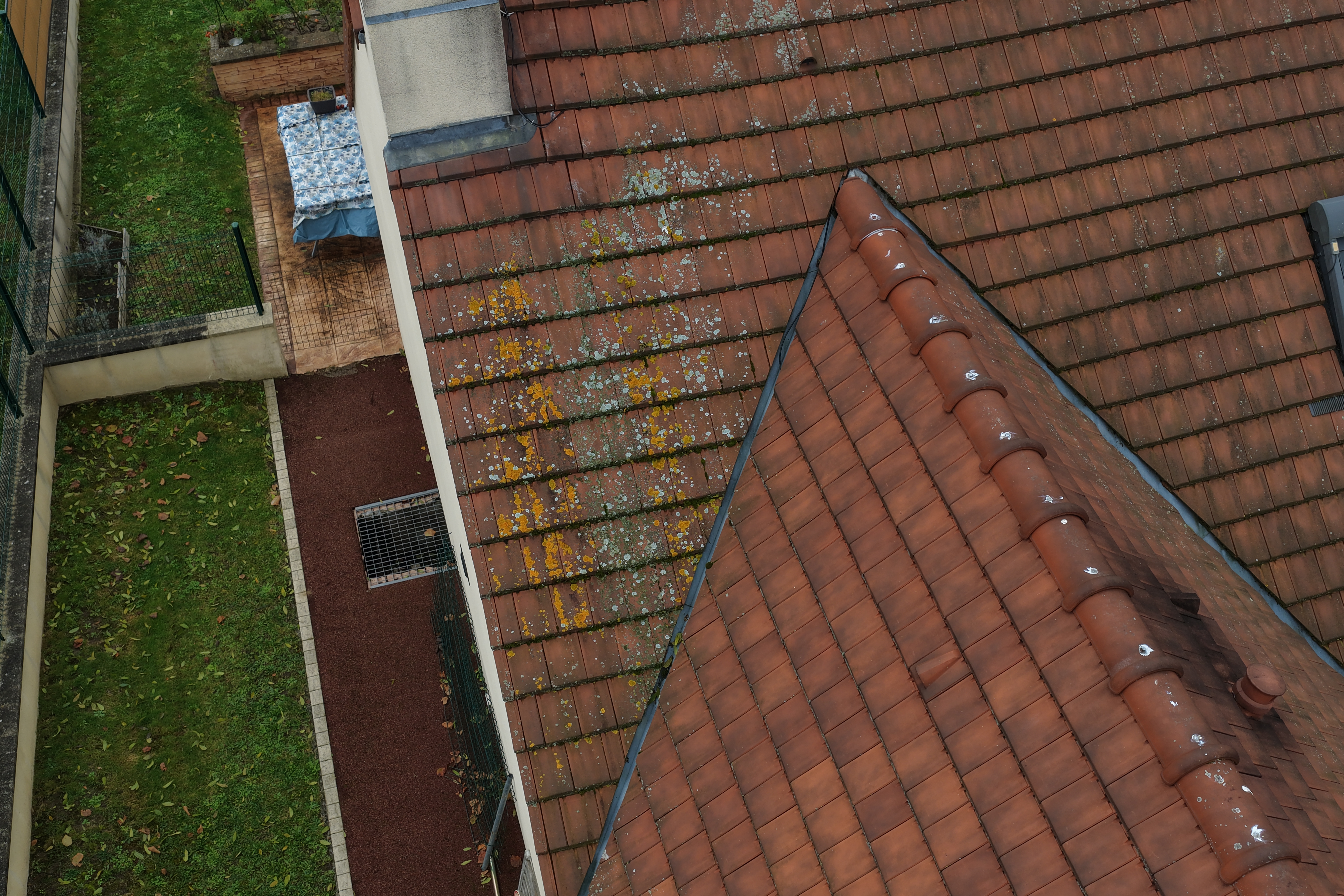 Nettoyage de toiture par drone